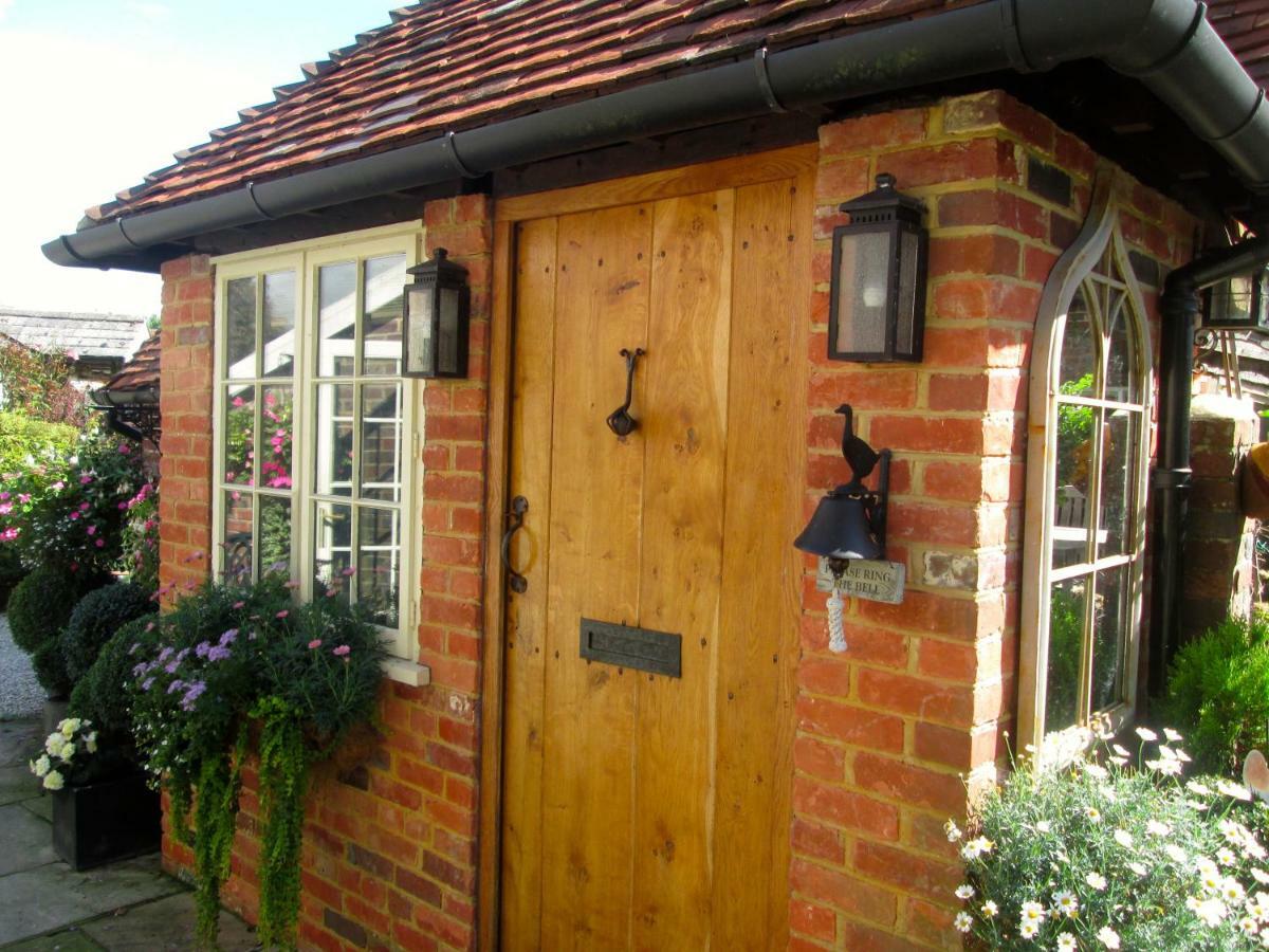 Clayton Wickham Farmhouse Hurstpierpoint Exterior foto